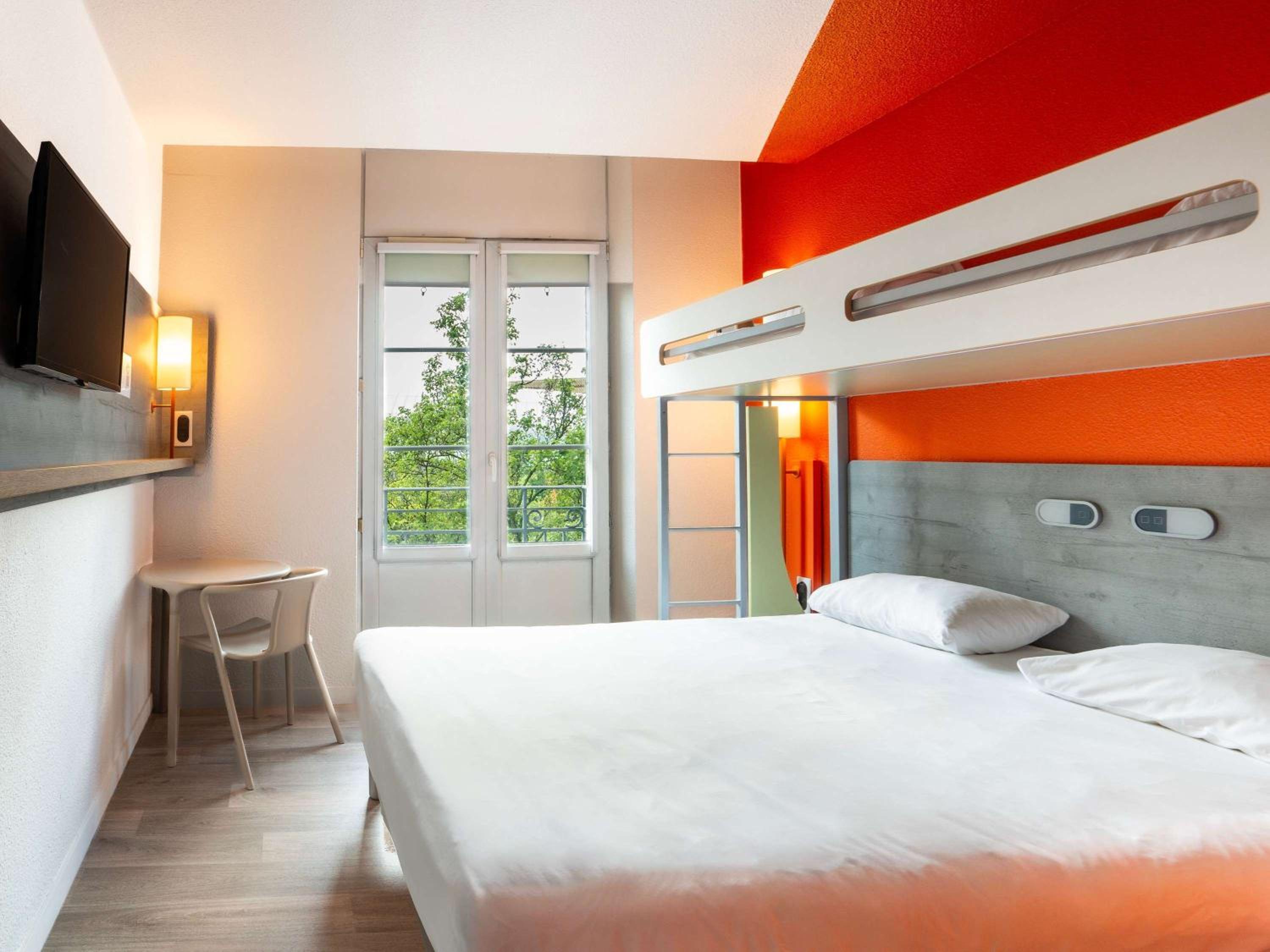 ROOM, TRIPLE, DOUBLE AND BUNK BED