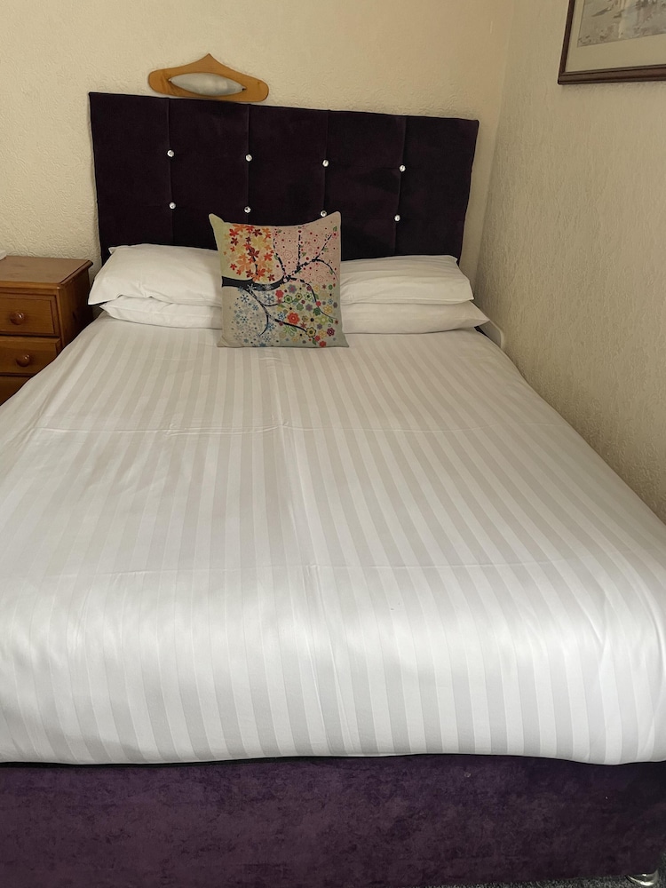 OYO Diamonds Inn 30/70