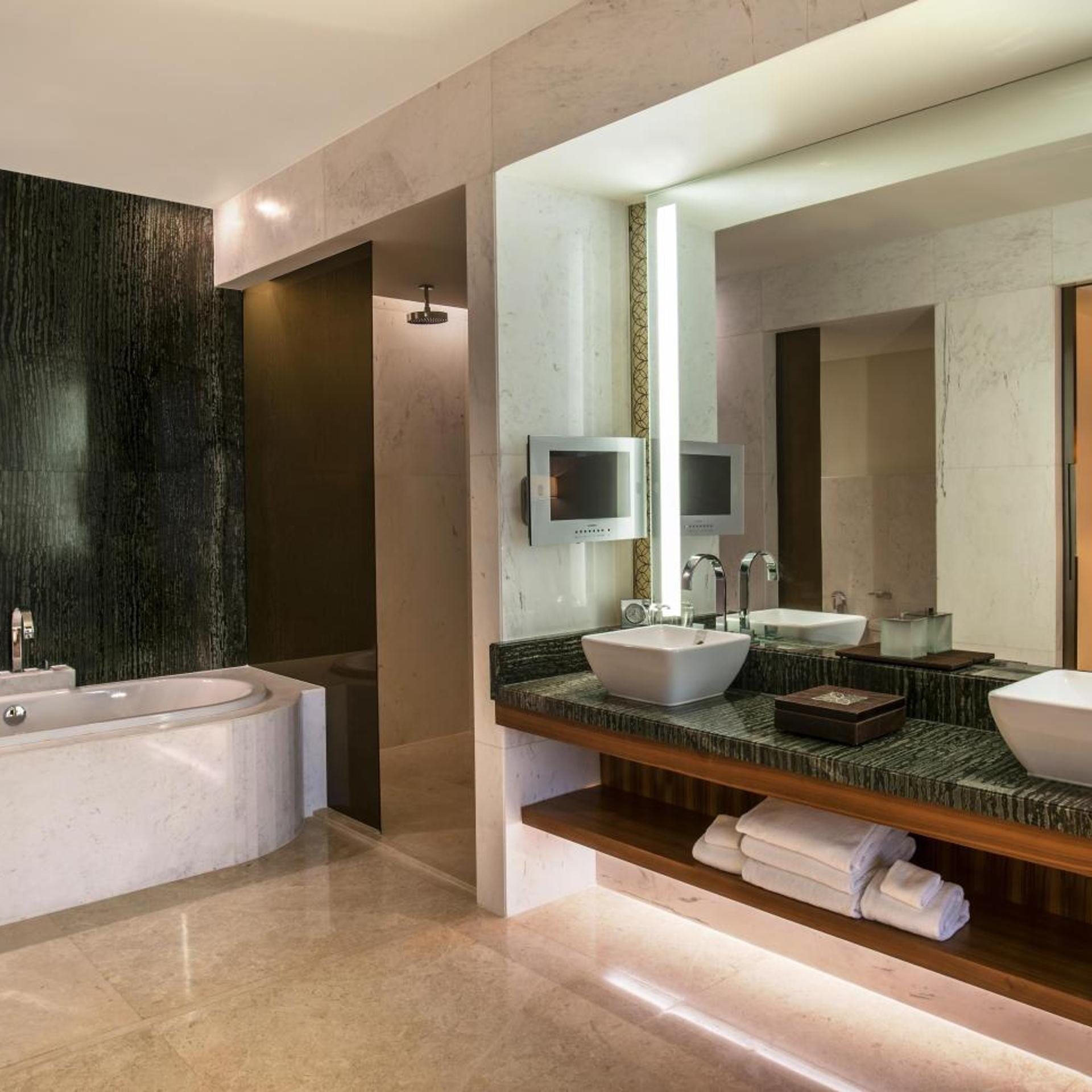 Suite, King Bed, Panoramic Ocean View