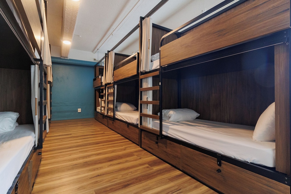 Female Dorm, 20 Beds