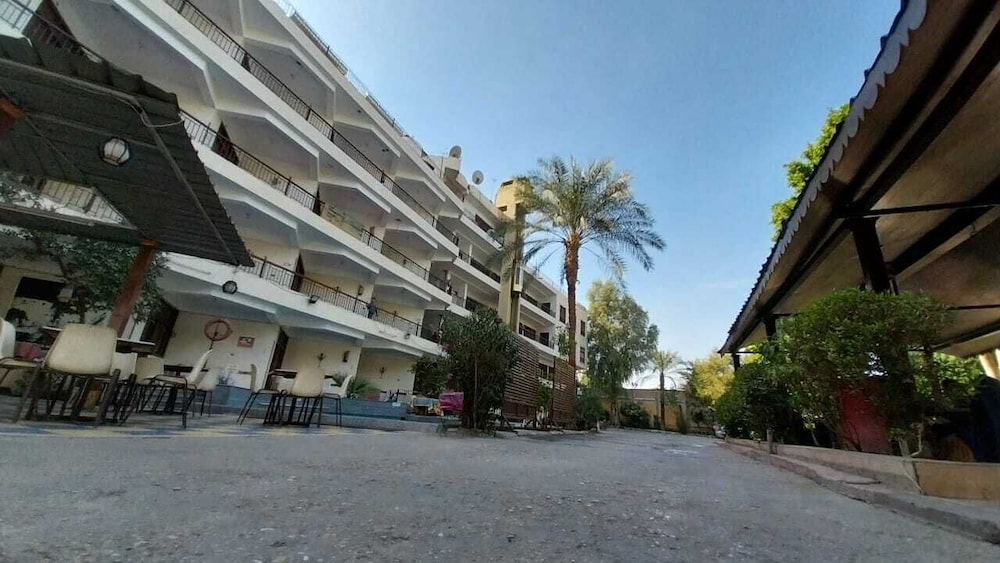 Rezeiky Hotel And Camp Luxor 40/50