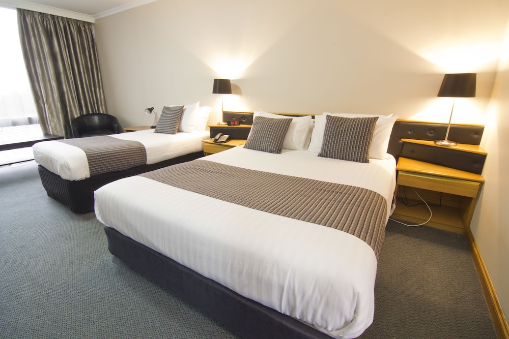 Commodore Regent Hotel 34/63