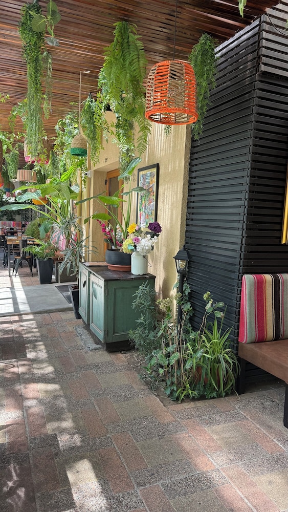Tagle Hotel Boutique 58/64