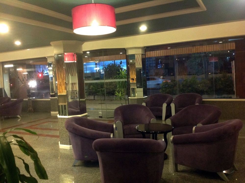 HIGHWAY HOTEL 25/32