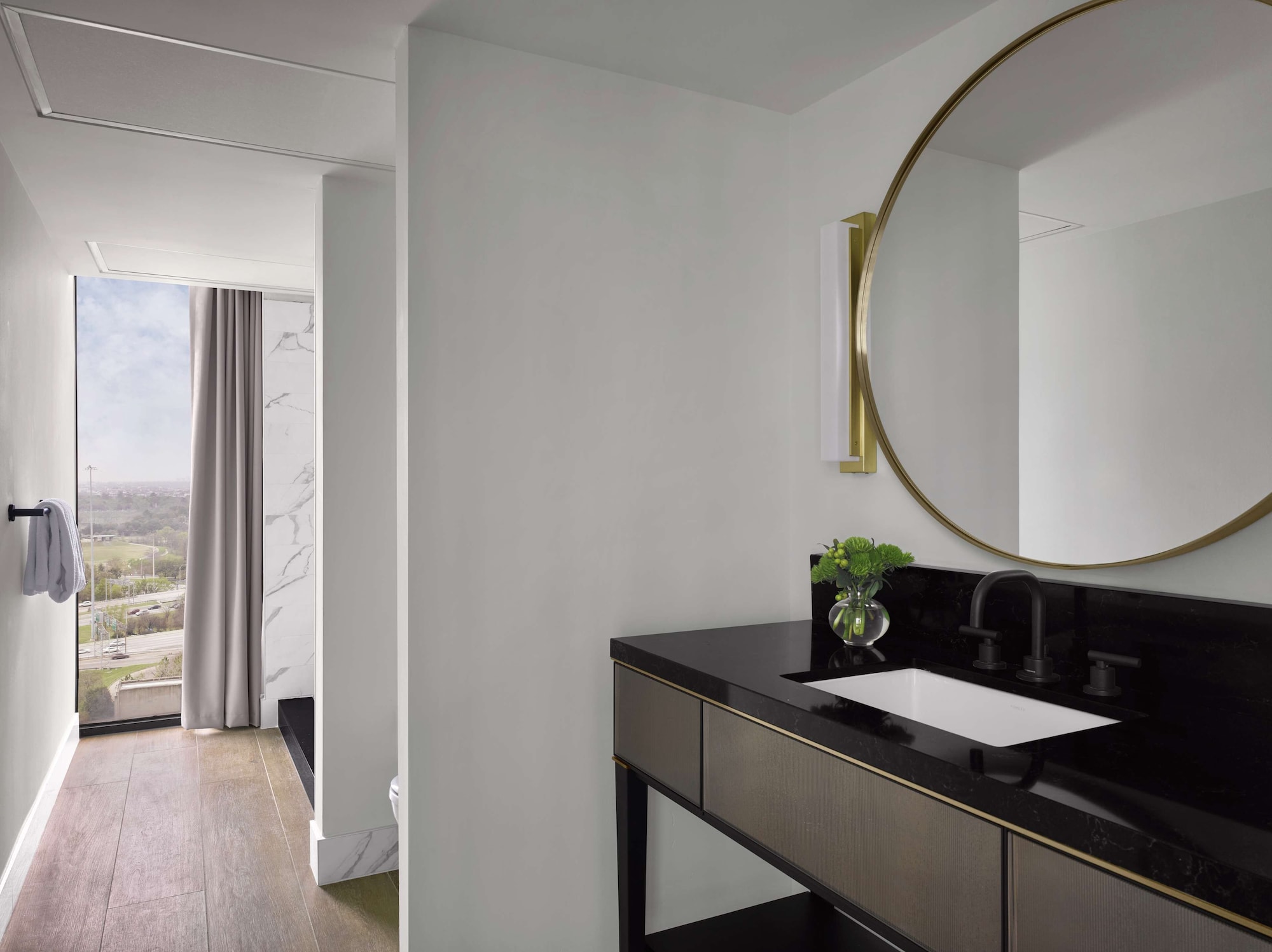 ROOM, KING BED, CORNER