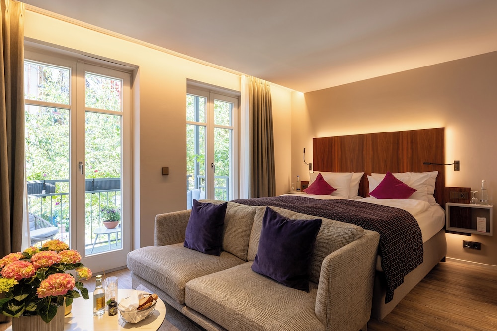 DELUXE, STUDIO, KING BED, GARDEN VIEW