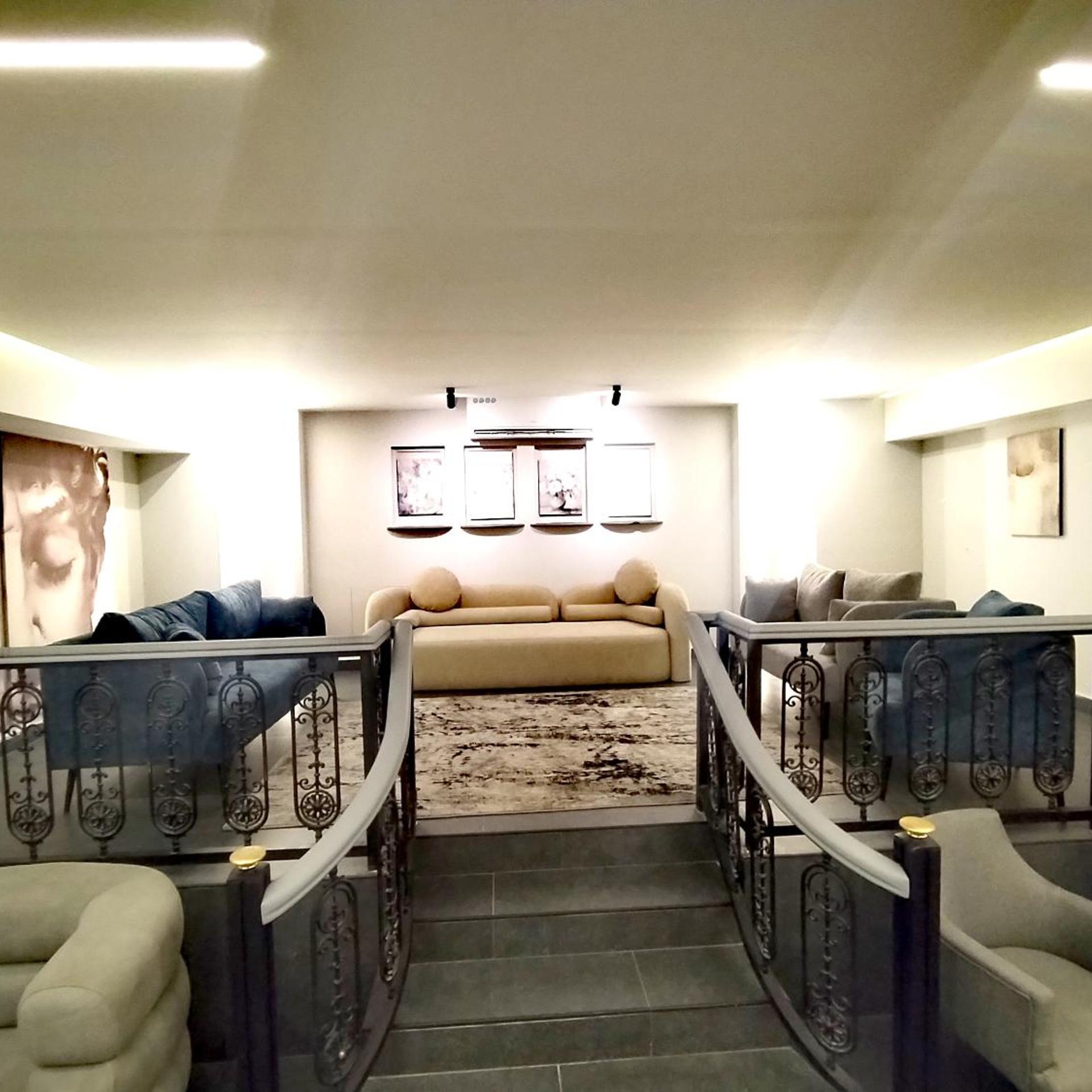 White House Suites 7/58