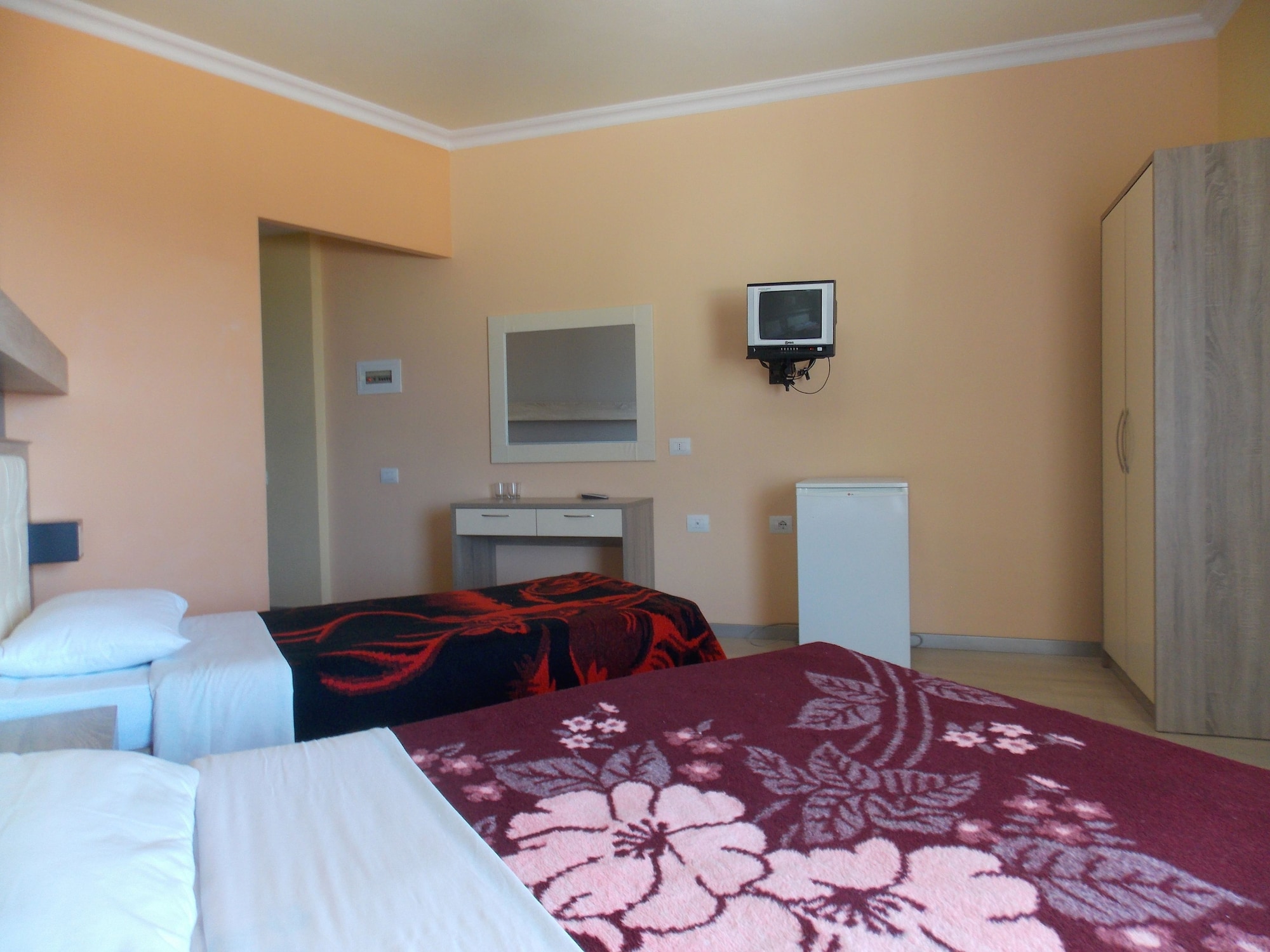 ROOM, TRIPLE
