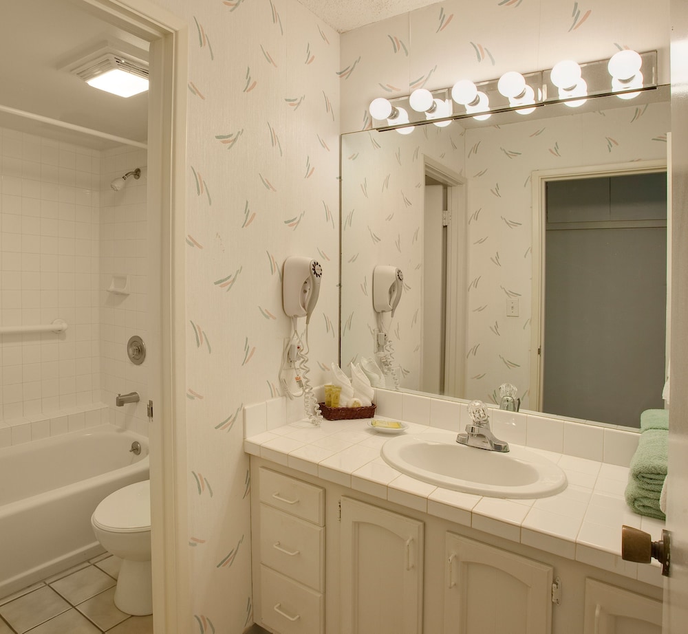 Lahaina Shores Beach Resort 56/57