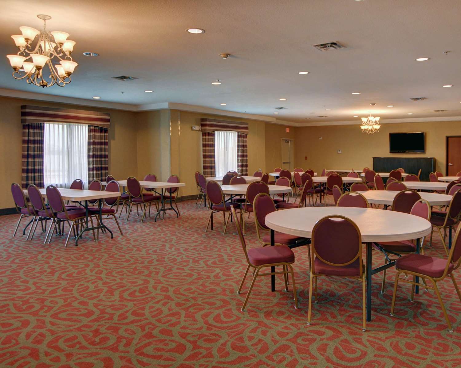 Quality Suites Near Cedar Creek Lake Mabank, TX 41/42