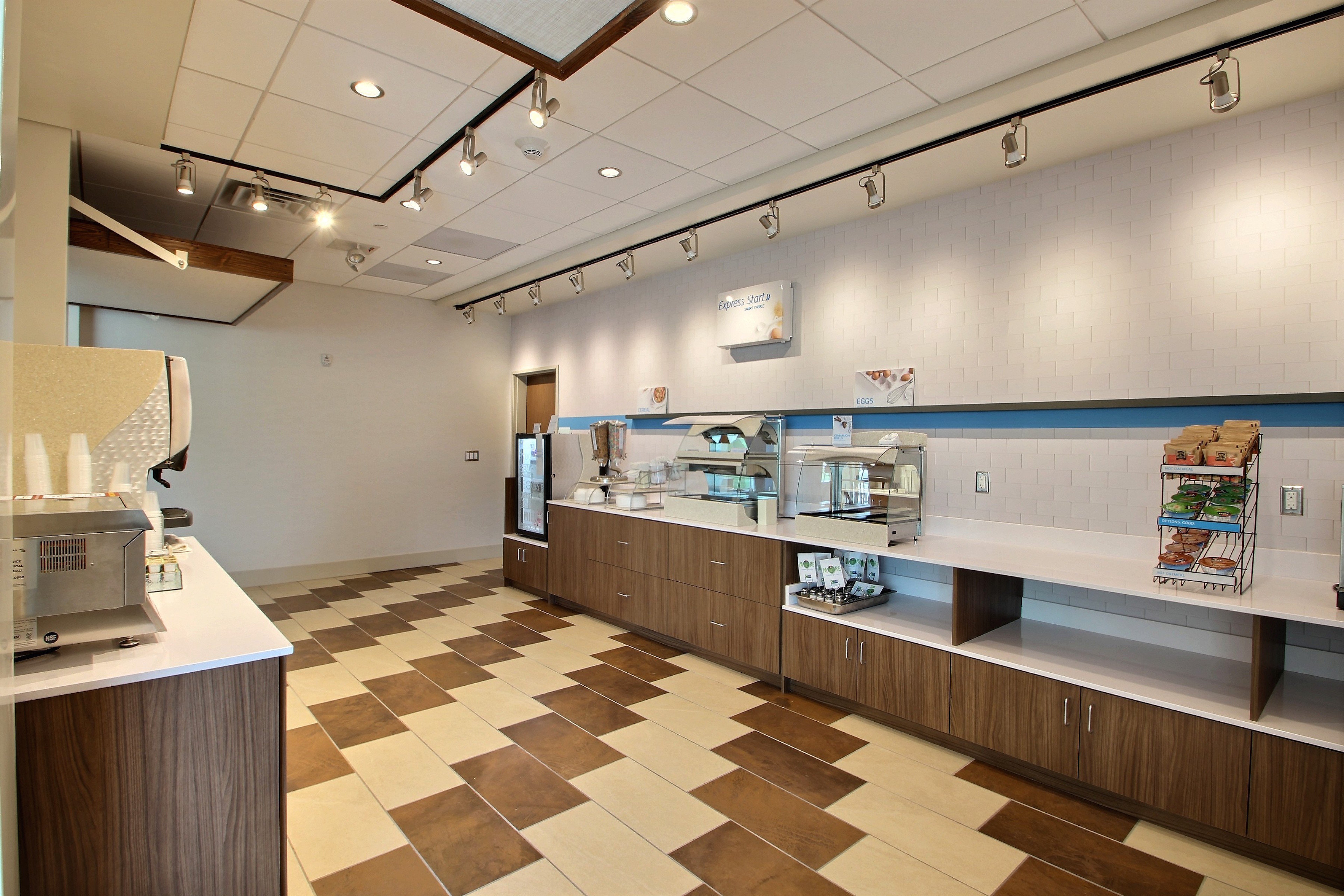 Holiday Inn Express & Suites FOND DU LAC 4/32