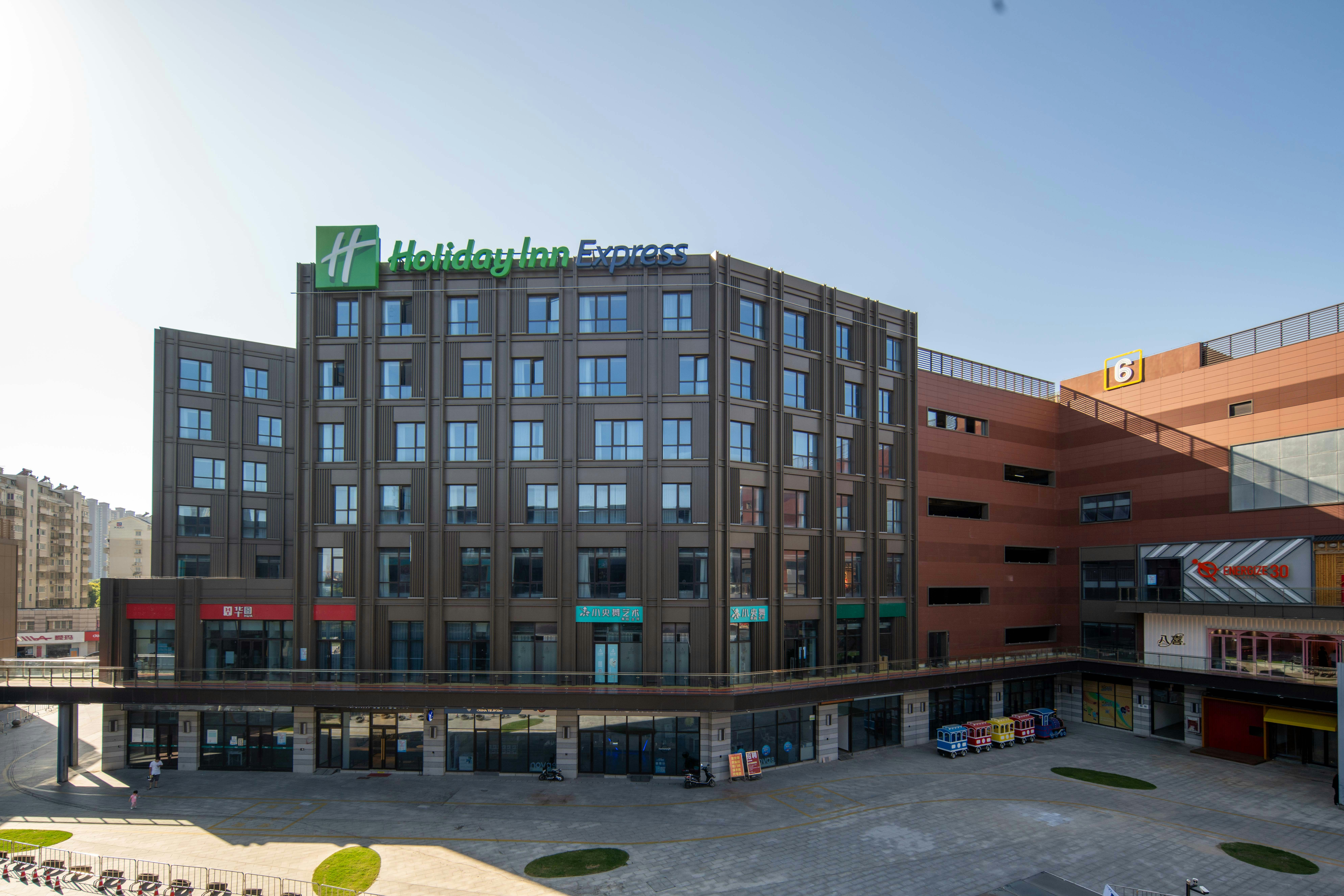 Holiday Inn Express Nantong North Gateway 8/50