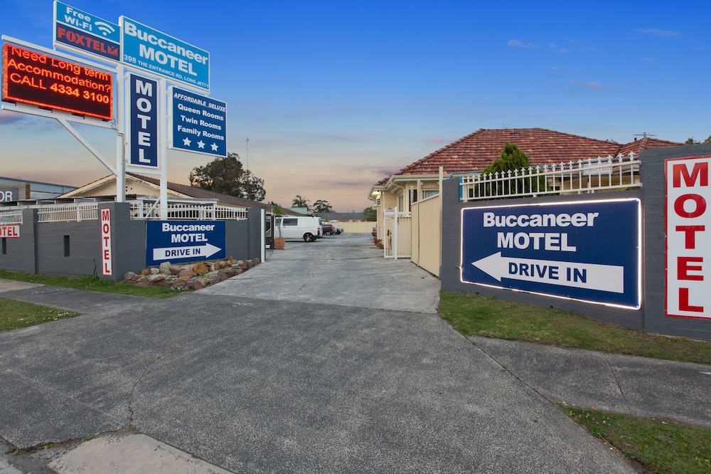 BUCCANEER MOTEL 3/61