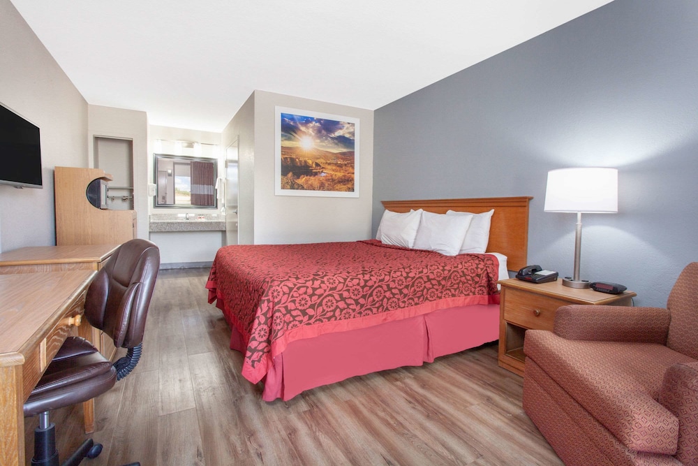 Days Inn by Wyndham Clinton Laurens I-26 6/26