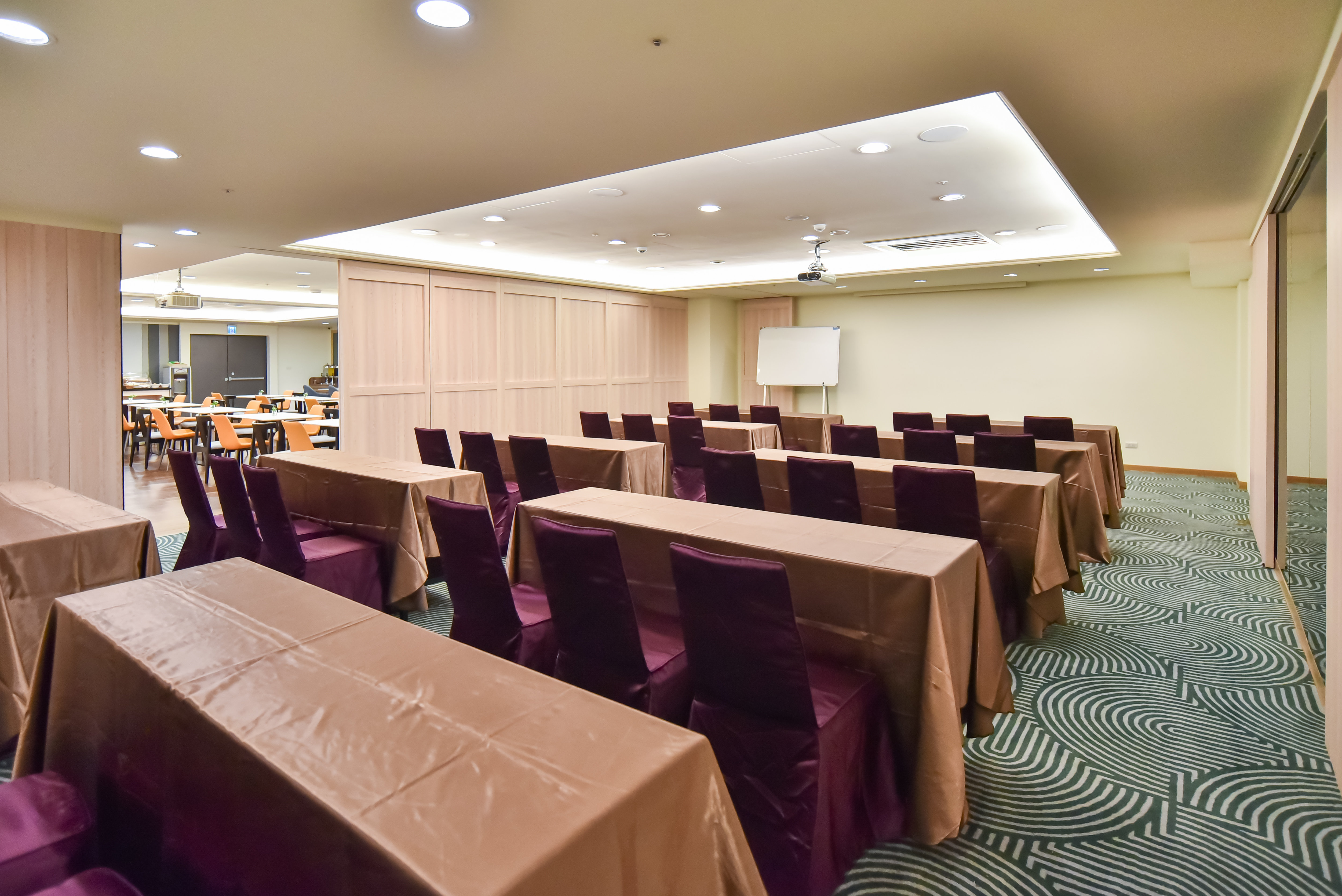 Holiday Inn Express Taipei Train Station 33/42