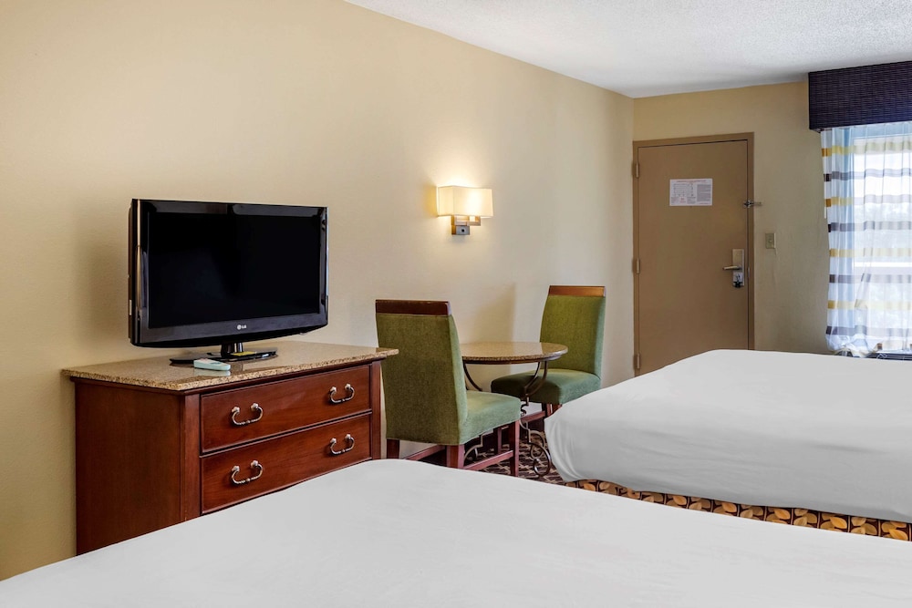 Quality Inn Near The Island Pigeon Forge 25/58