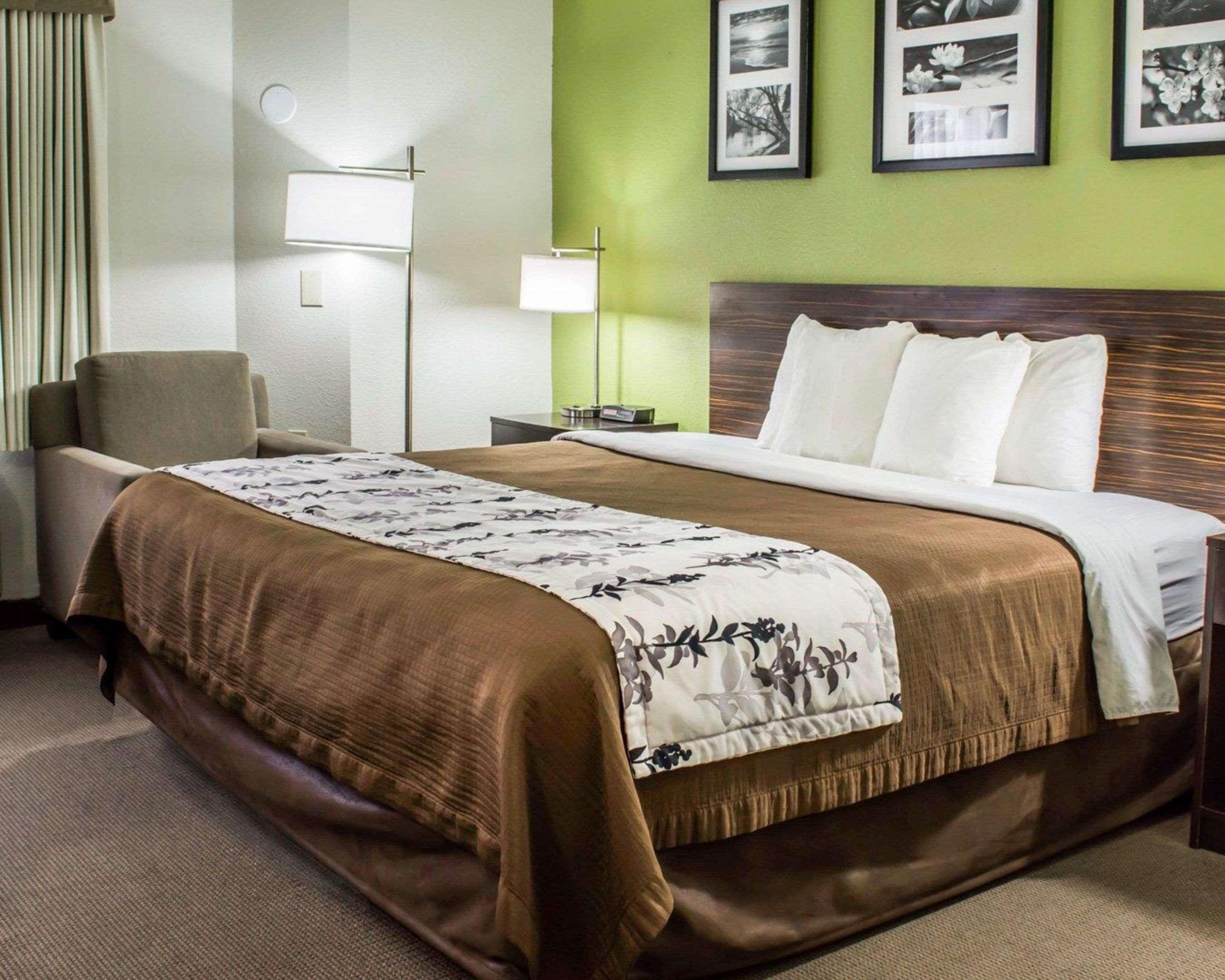 ROOM, KING BED