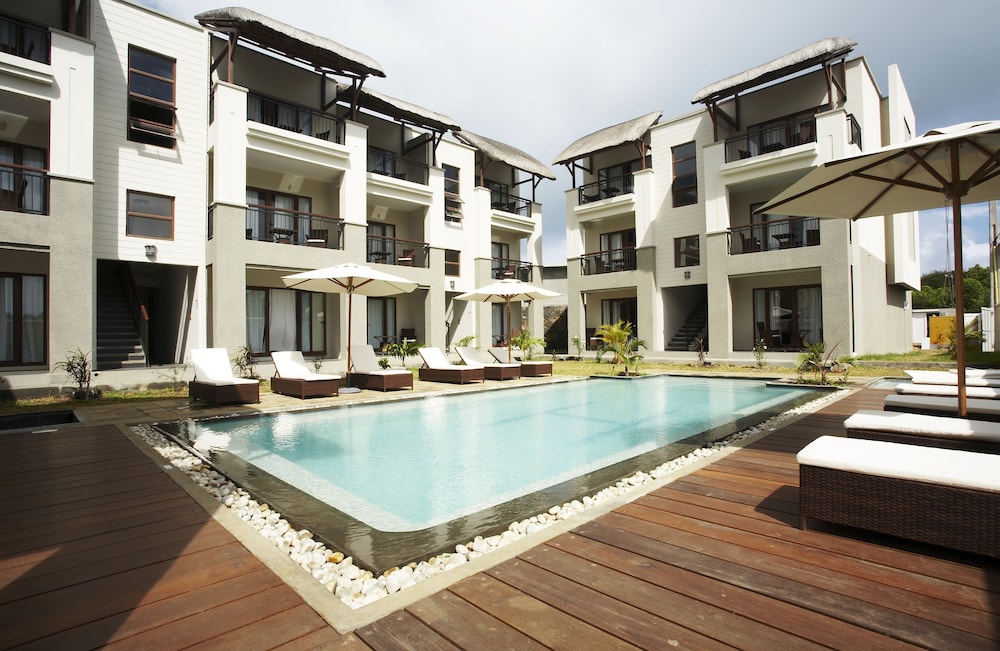 Grand Bay Suites 5/65