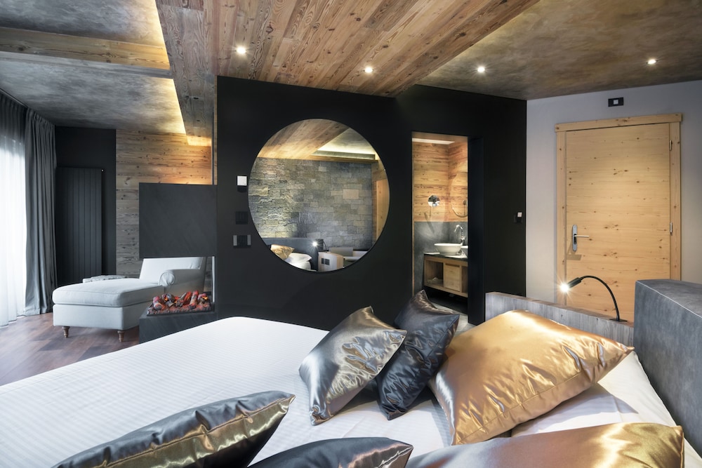 ROMANTIC, STUDIO, SUITE, HOT TUB