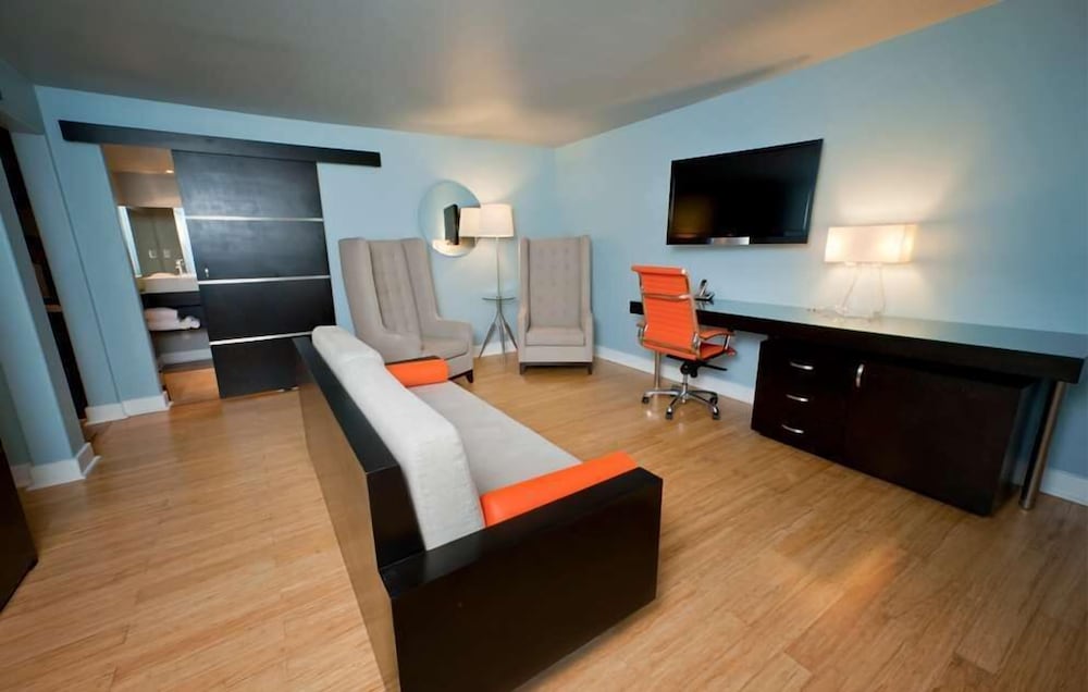 Hotel Current 48/67