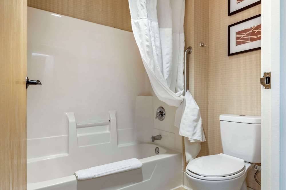 Comfort Inn and Suites Black River Falls I-94 10/37