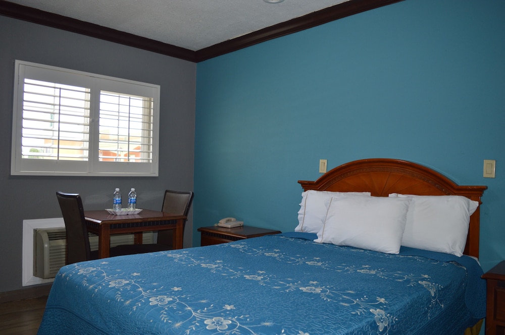 STANDARD, QUEEN BED