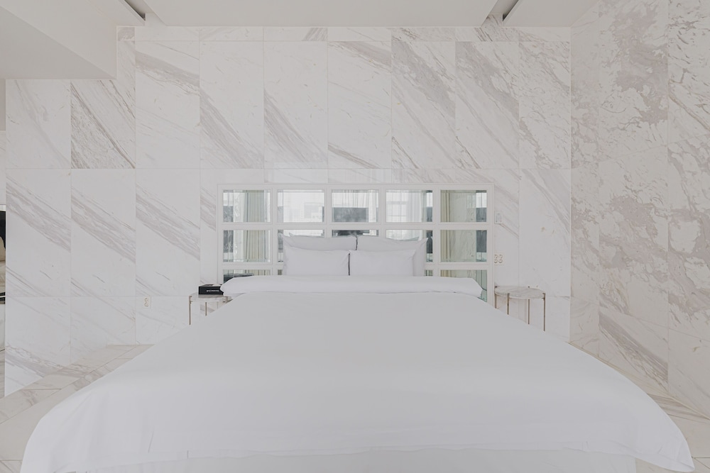 Acc Design Hotel 67/70