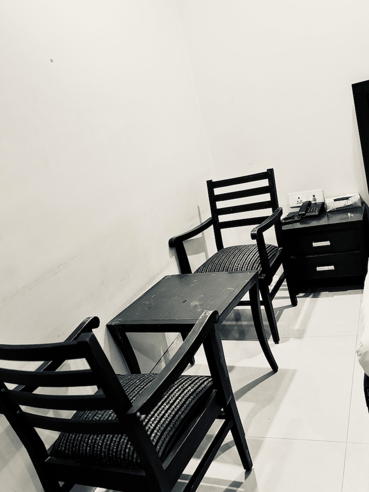 Oyo 5198 Hotel Hcgrand 25/31