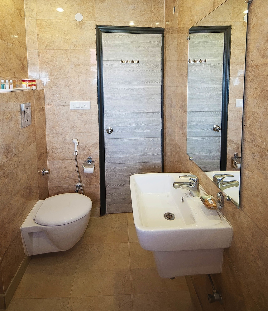 Hotel Pitrashish Premium 27/42