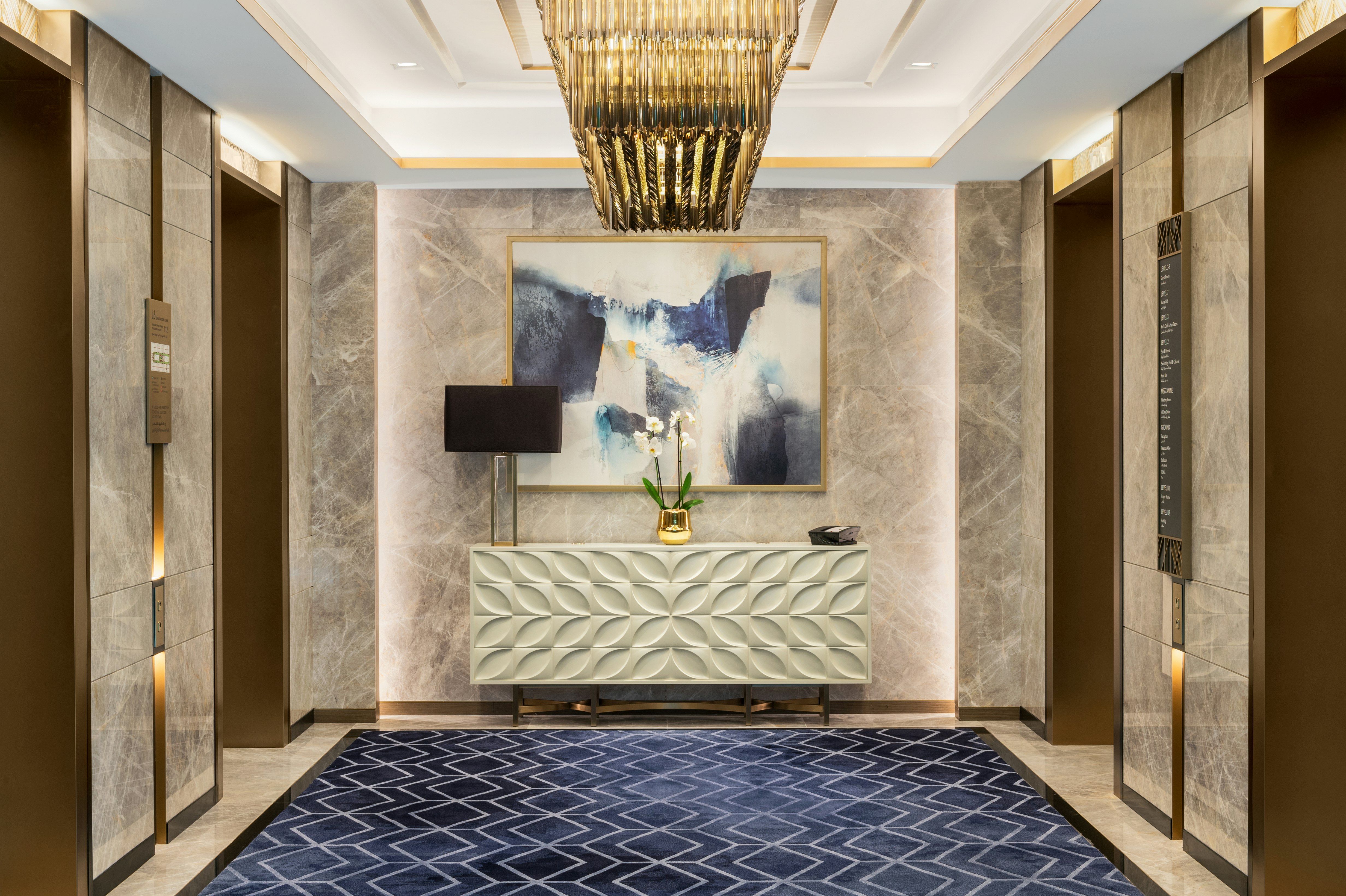 Waldorf Astoria Kuwait 12/81