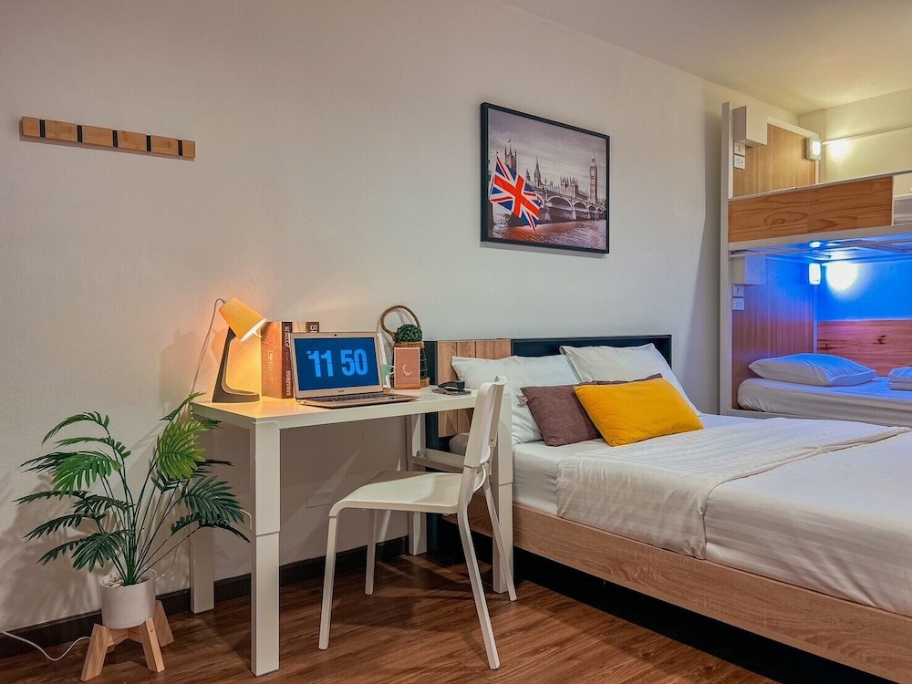 Click Hostel 28/65