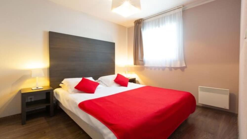 Studio, Double Bed, Pool View