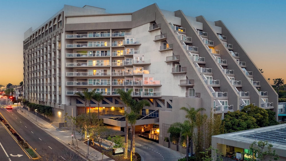 Hyatt Centric Delfina Santa Monica 3/65