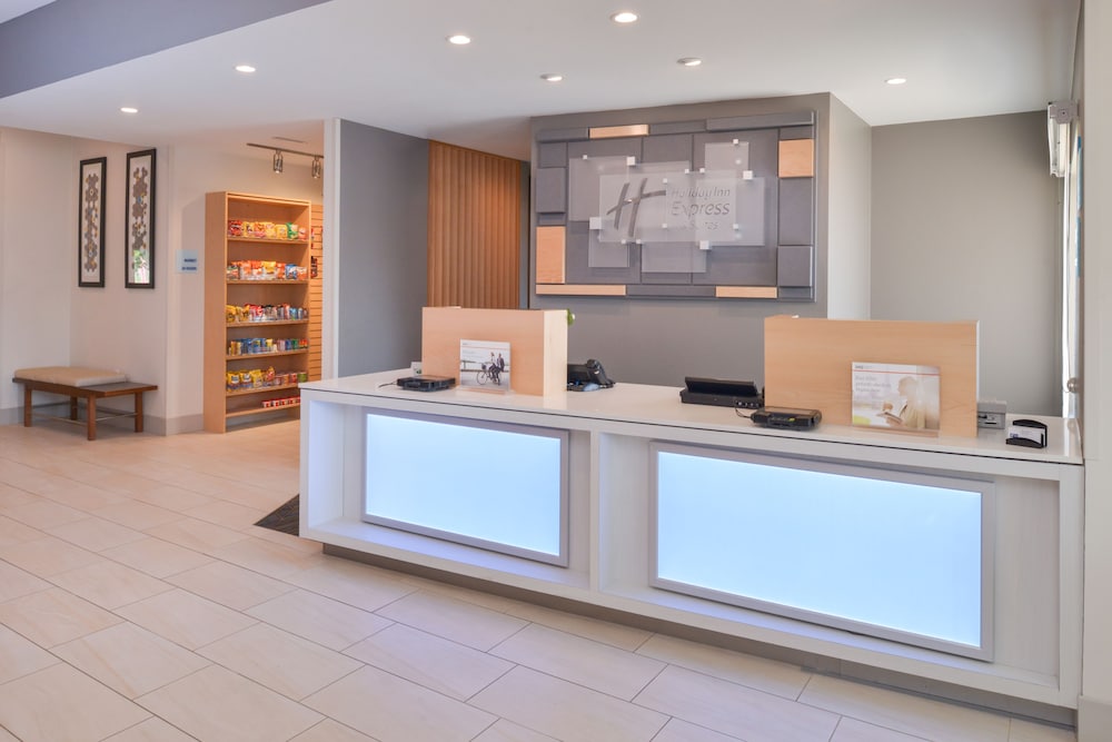 Holiday Inn Express And Suites Omaha 120th And Maple 9/56