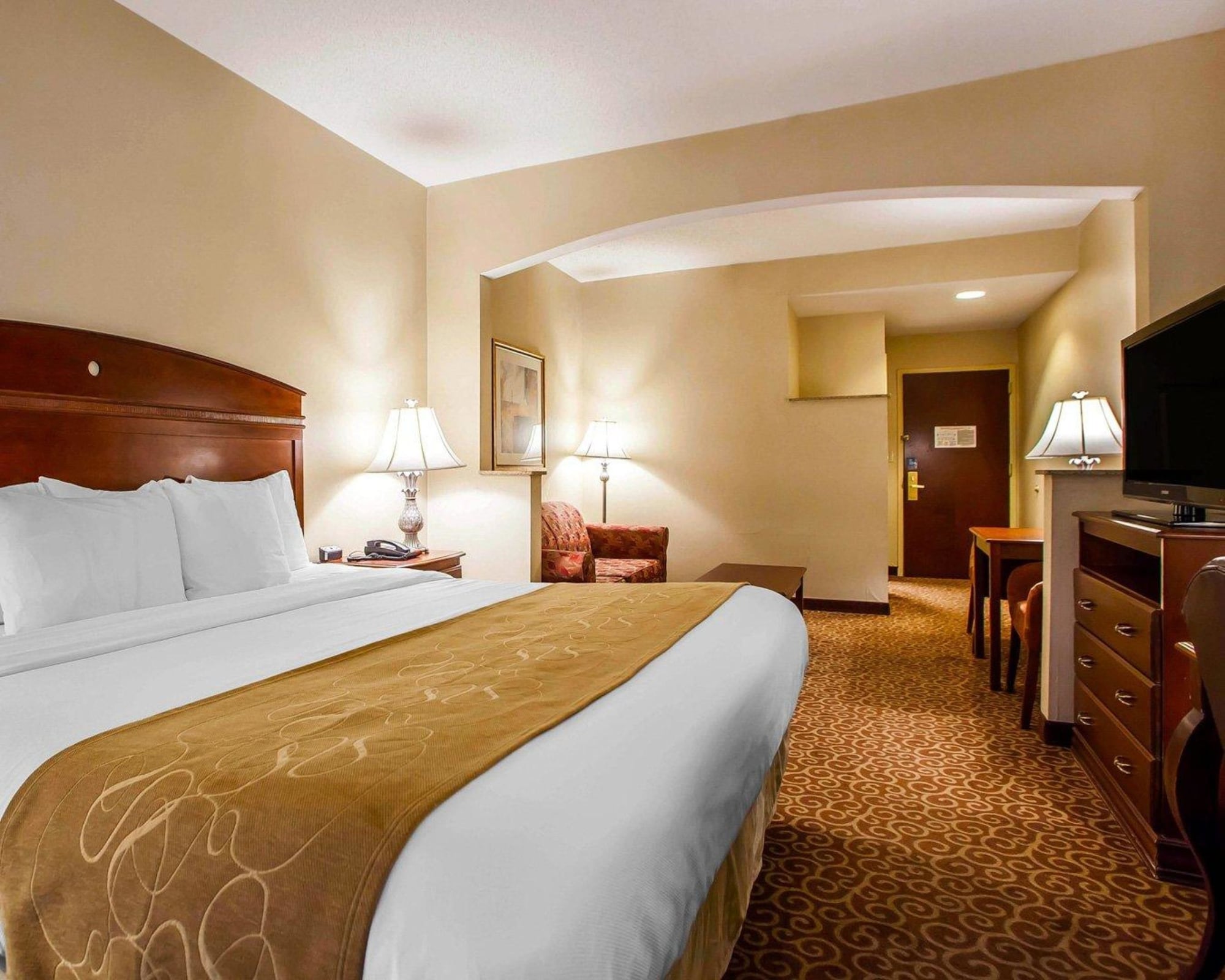 Suite, Queen Bed, Sofa, Accessible