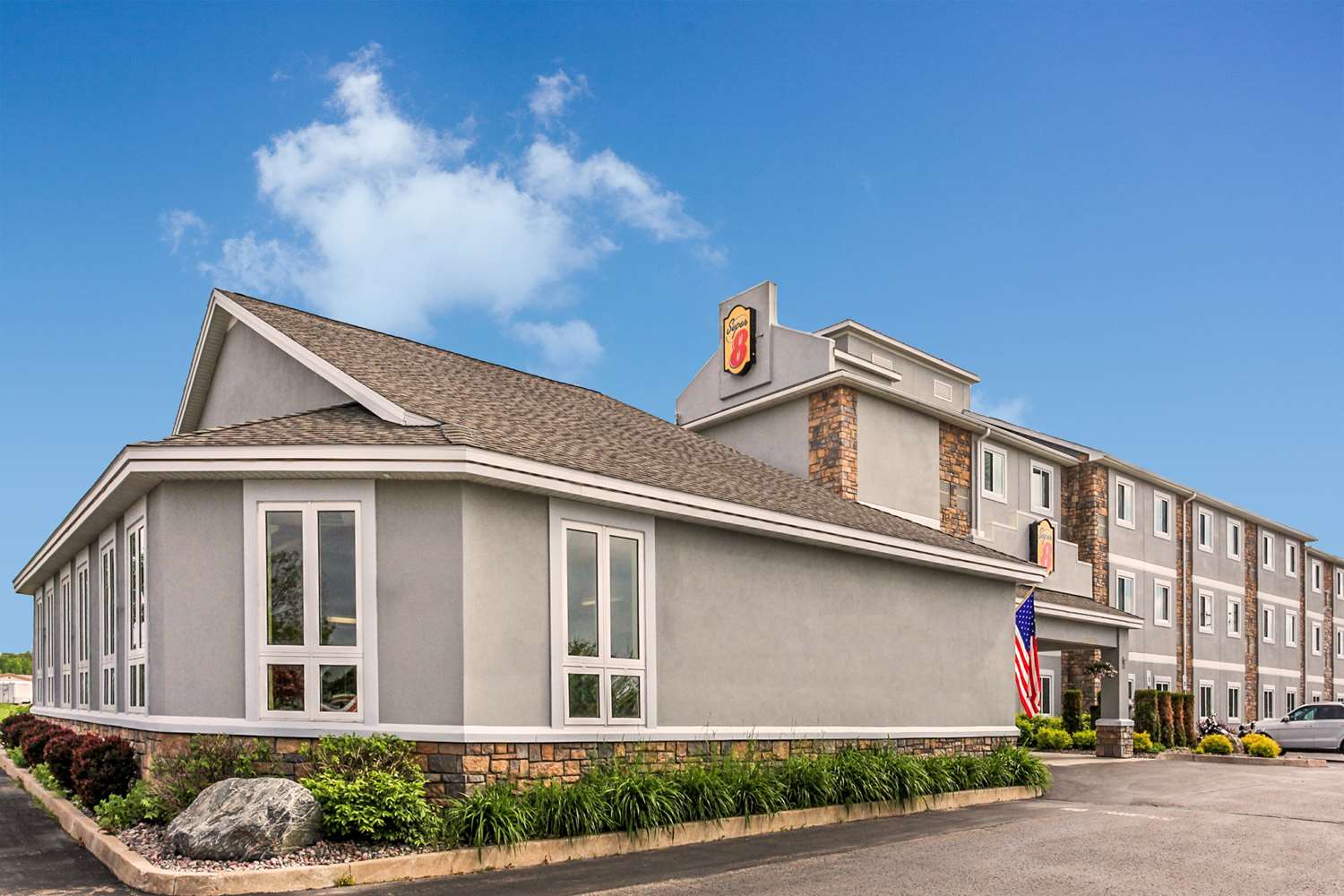 Super 8 by Wyndham Sault Ste. Marie 1/11