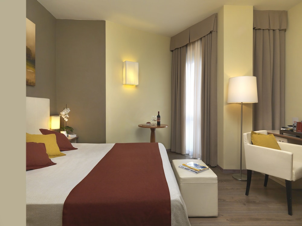 Deluxe, Twin Beds, 2 Bathrooms