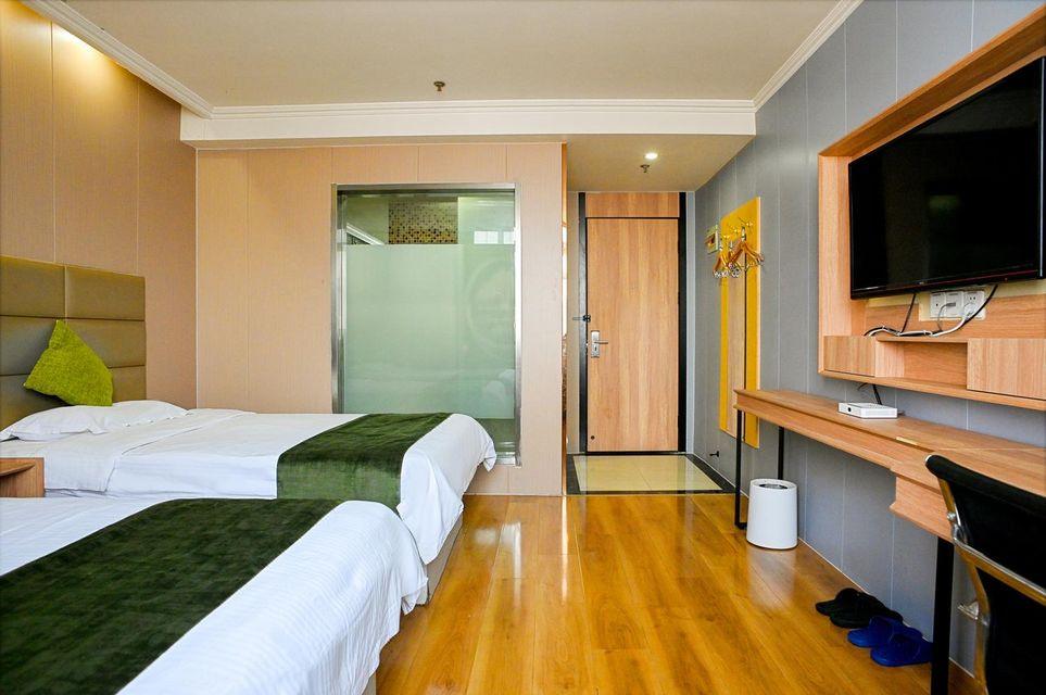 ROOM, TWIN BEDS