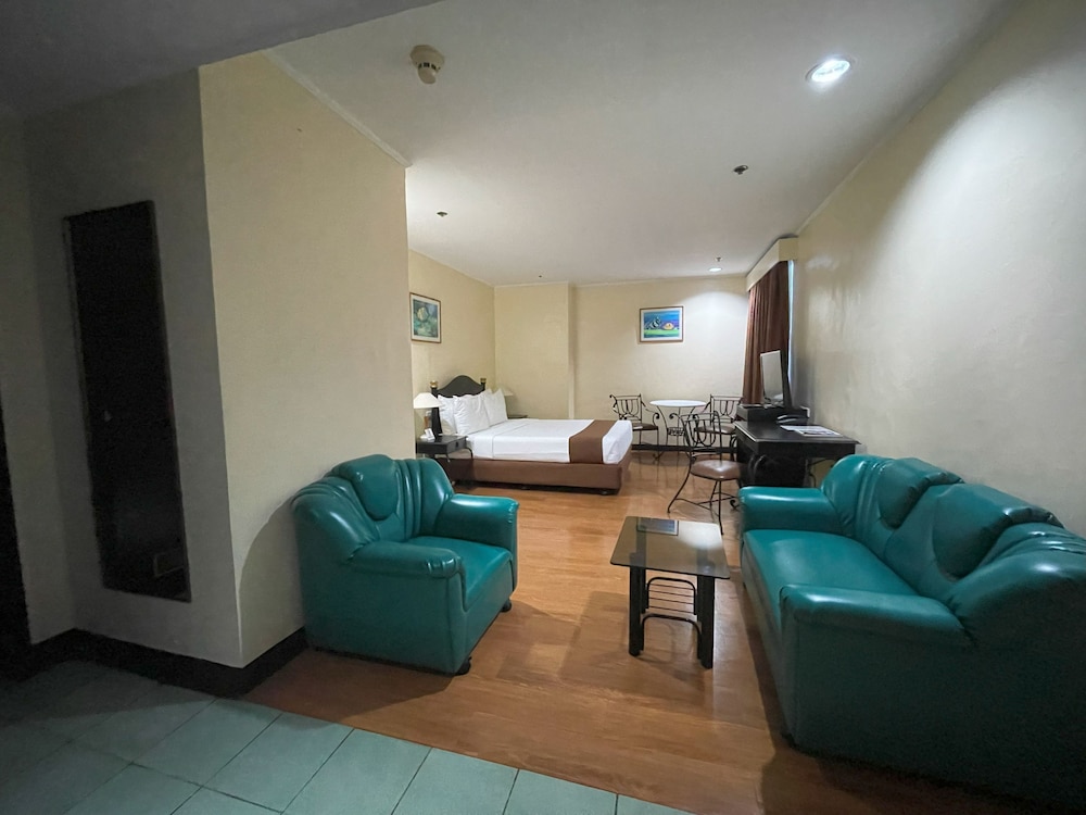 Golden Peak Hotel and Suites powered by Cocotel 37/63