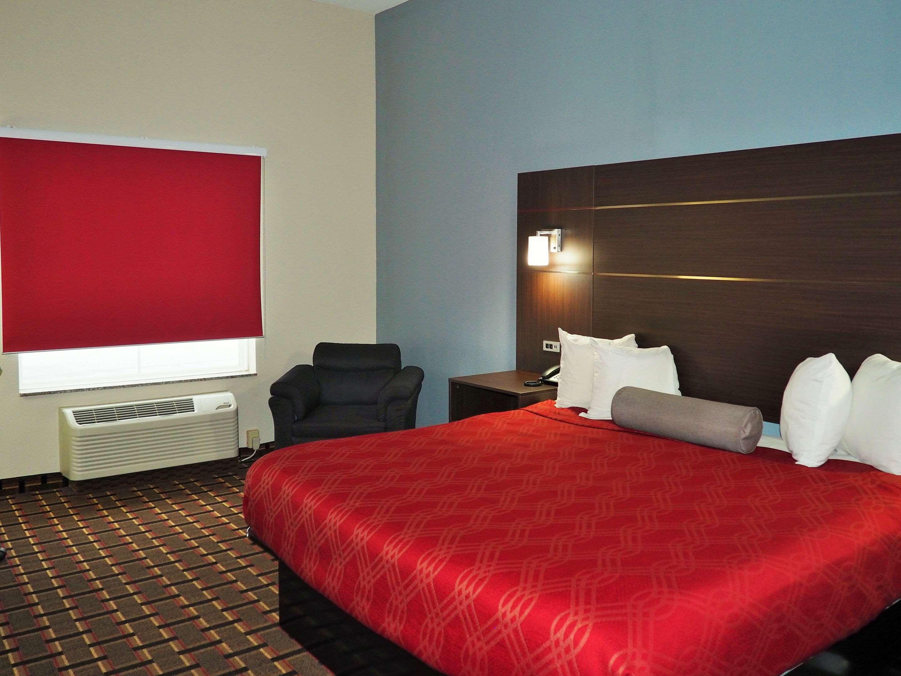 ROOM, KING BED