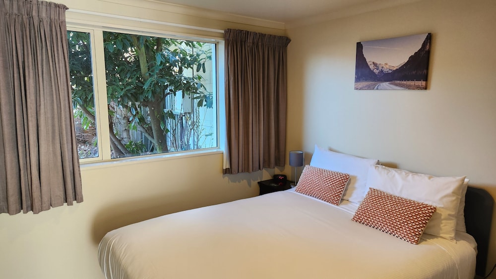 NORTHCOTE MOTOR LODGE 11/49