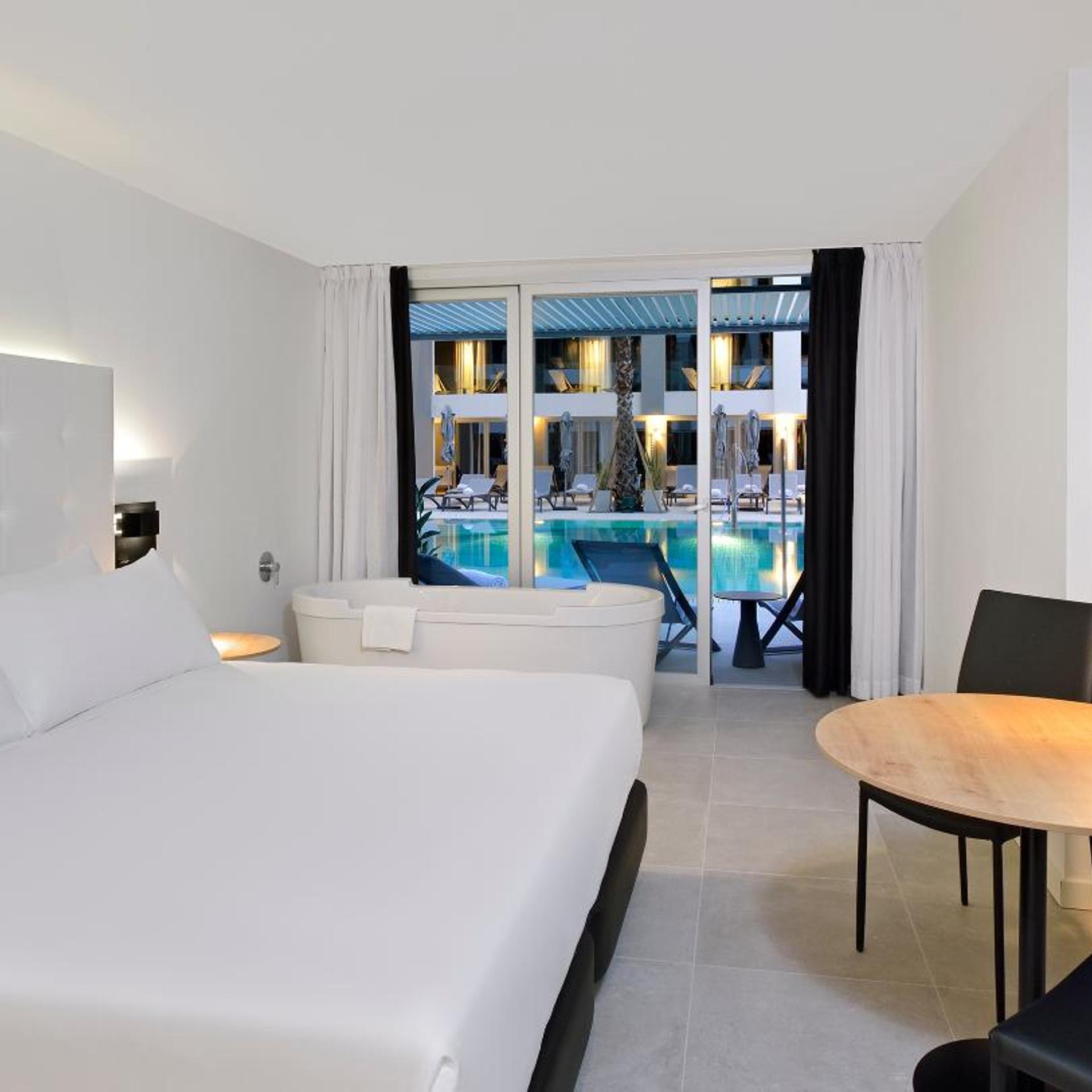 Swim Up, Innside, Premium, King Bed