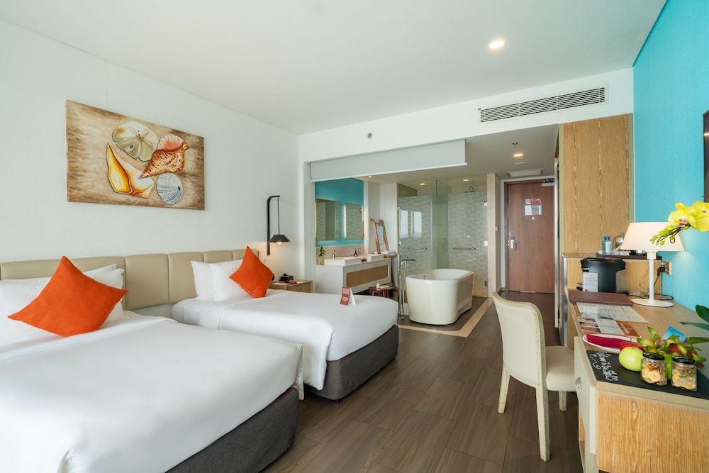 PREMIUM, TWIN BEDS, CITY VIEW