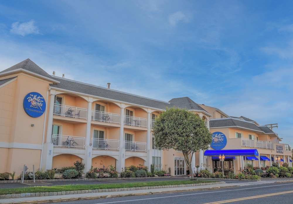 The White Sands Oceanfront Resort & Spa 5/70