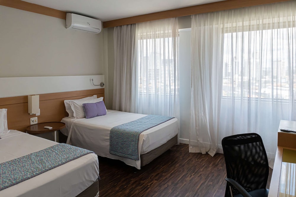 Quality Hotel Faria Lima 13/40
