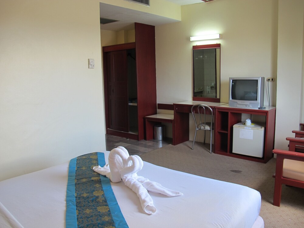 Chumphon Palace Hotel 13/47