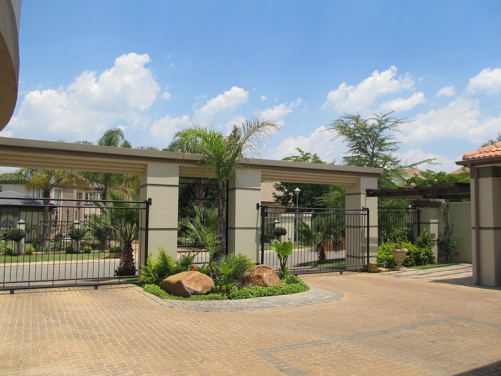 Casa Flora Guesthouse 7/75