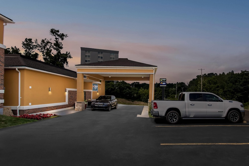 Suburban Studios Coraopolis, PA 32/42