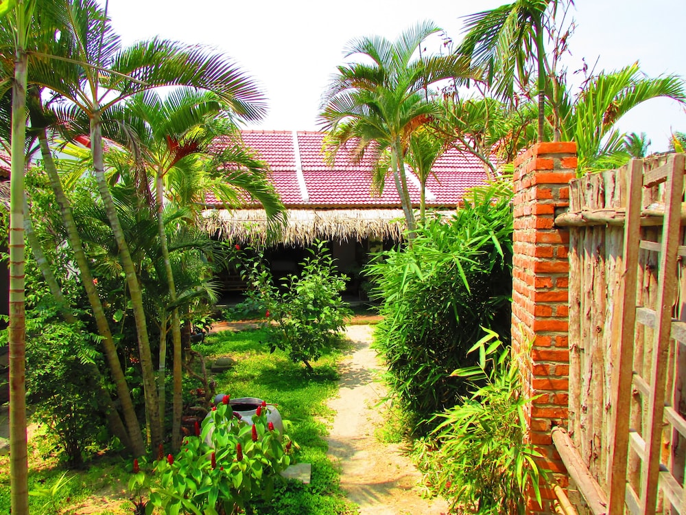 Red Flower Cottages Homestay 66/72