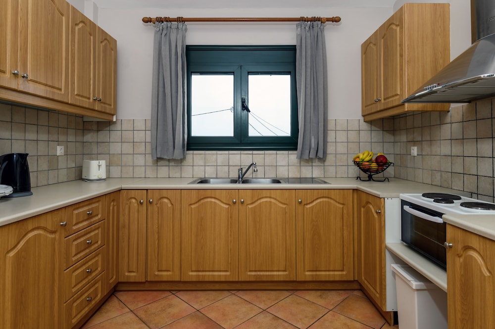 Koxyli Village Studios &amp; Apartments 10/50